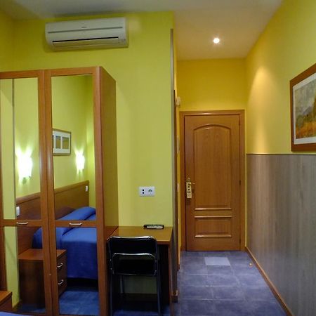 Hostal Los Claveles Torrejon de Ardoz Luaran gambar