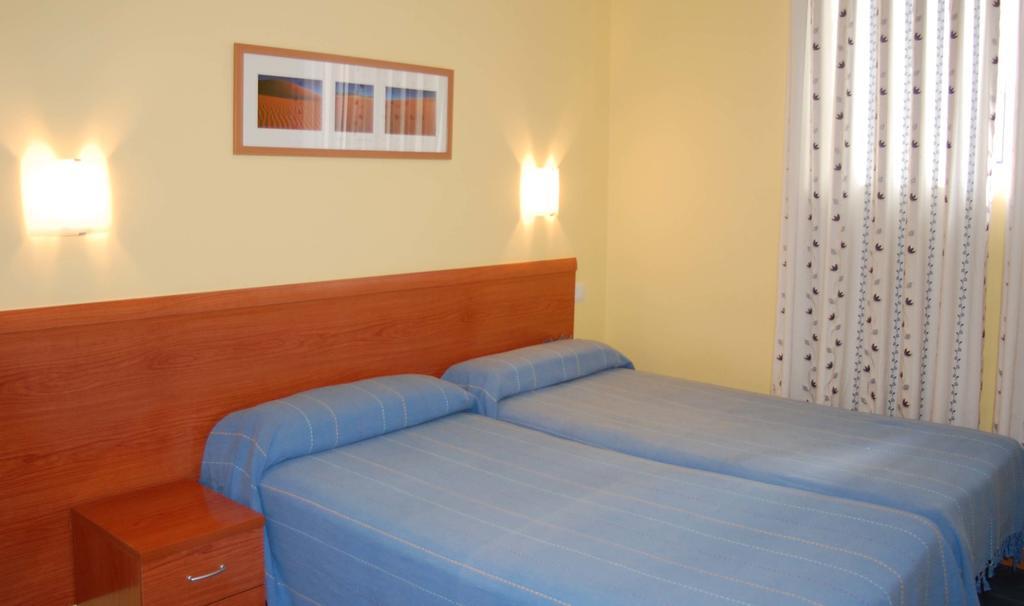 Hostal Los Claveles Torrejon de Ardoz Luaran gambar