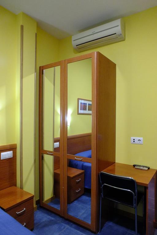 Hostal Los Claveles Torrejon de Ardoz Luaran gambar