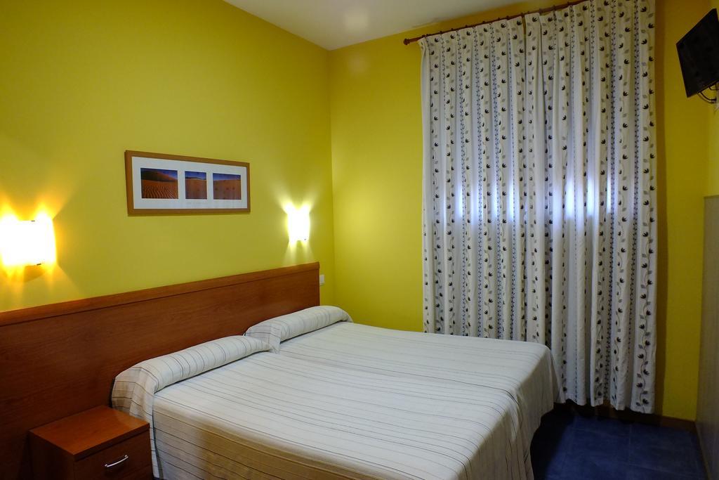 Hostal Los Claveles Torrejon de Ardoz Luaran gambar