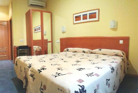 Hostal Los Claveles Torrejon de Ardoz Bilik gambar